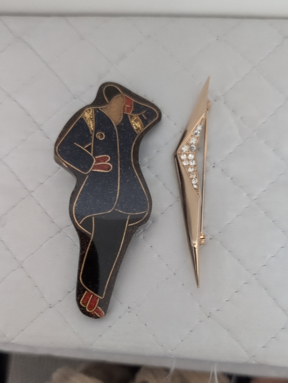 Gold-tone Crystal Geometric Brooch Pin - Black & Gold Accent